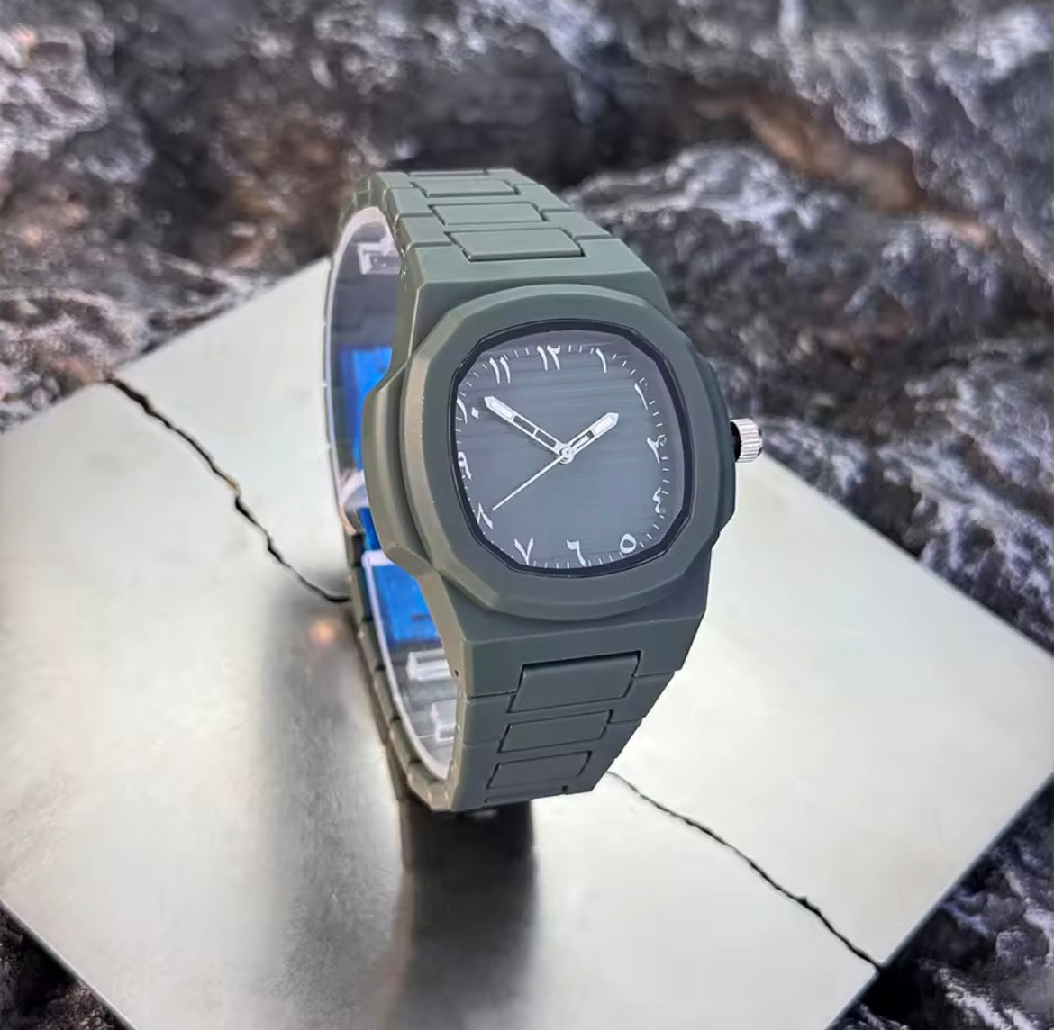 Montre à Quartz Classique pour Homme – Élégance et Confort au Quotidien